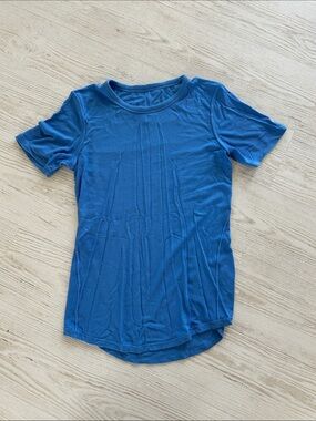 Lululemon Women’s Blue Short Sleeve Crewneck Top hold tight 6
